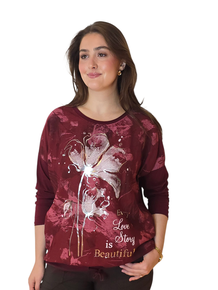 HØSTNYTT!! POPULÆR TOPP I BOMULL/VISCOSE MED SNØRING NEDE OG FLOTT PRINT I FRONT. BORDEUX