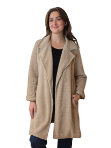 HØSTNYTT!! FIN FÔRET JAKKE I 25% LANA MED LOMMER OG GOD PASSFORM. KULT LEOPRINT FÔR. BEIGE
