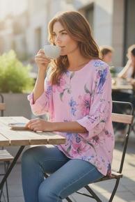 POPULÆR TOPP I 100% BOMULL MED RUND HALS OG SPLITT I SIDENE.  ROSA