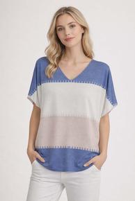 LETT KORT ERMET TOPP I VISCOSE/LANA/ANGROA MED VHALS OG FINE DETALJER. DENIM