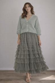 BESTSELGER TYLLSKJØRT MED RYSJER I VÅRENS FARGER. STRIKK I LIVET. OLIVEN