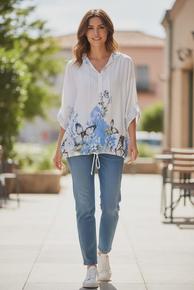 POPULÆR VISCOSE TOPP MED SNØRING OG HETTE TILBAKE I VÅRENS FARGER. HVIT