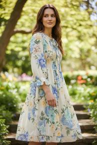 LEKKER KJOLE I LIN/ VISCOSE MED SMOCK OG SNØRING OPPE. BLÅ