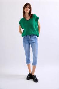 MYK DEILIG CAPRI FRA PLACE DU JOUR MED GOD STRETCH OG PASSFORM.  DENIM