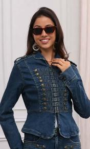 HØSTNYTT!! TØFF DENIM HUSARJAKKE MED FEMININ INNSVINGET FASONG OG MANGE FINE DETALJER. DENIM